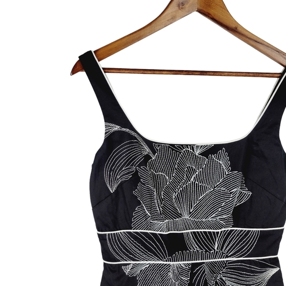 White House Black Market embroidered floral dress size 6 - Picture 2 of 12